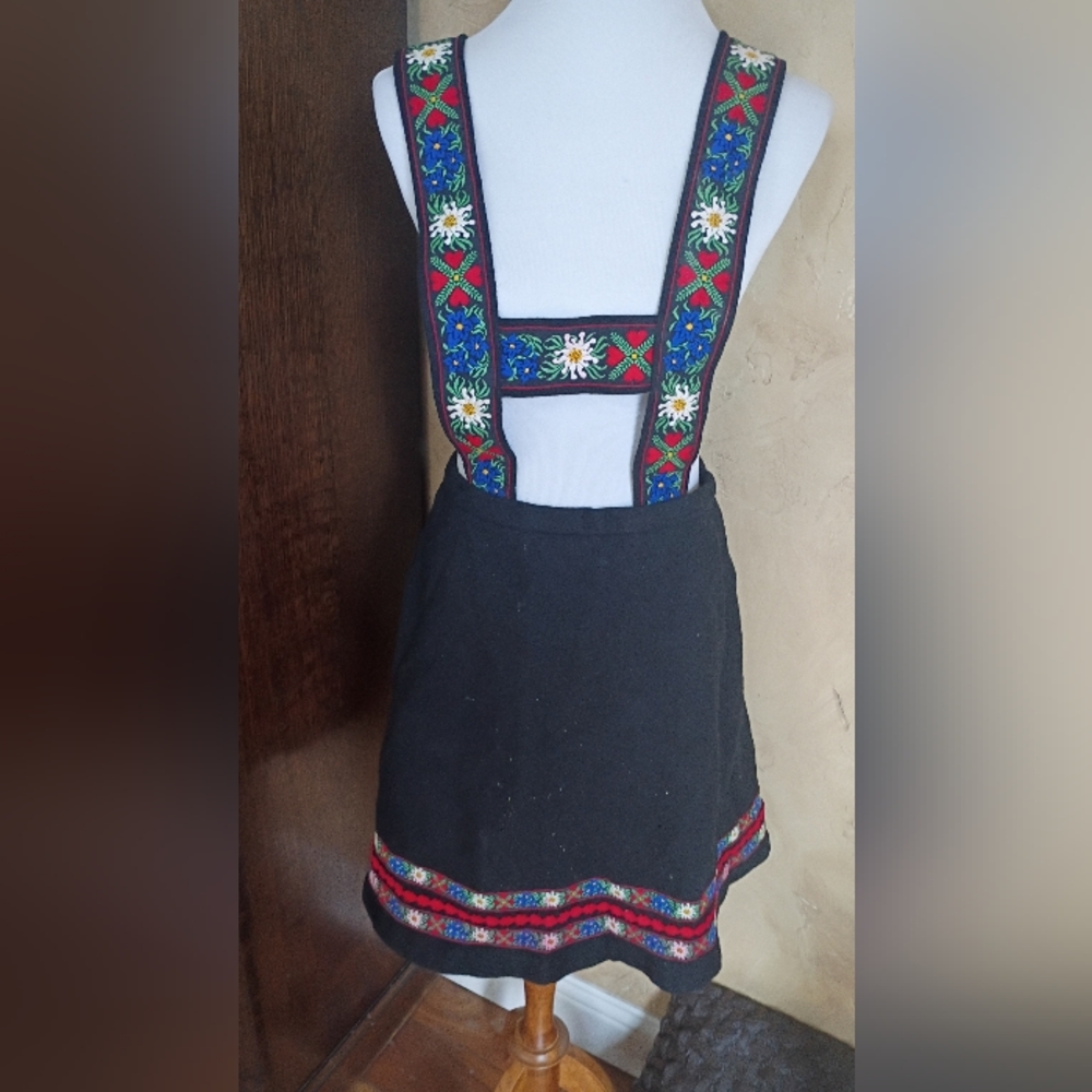 Gorgeous Vintage High Quality Drindle Wool German Dress Size 42/ 27" Waist Lined